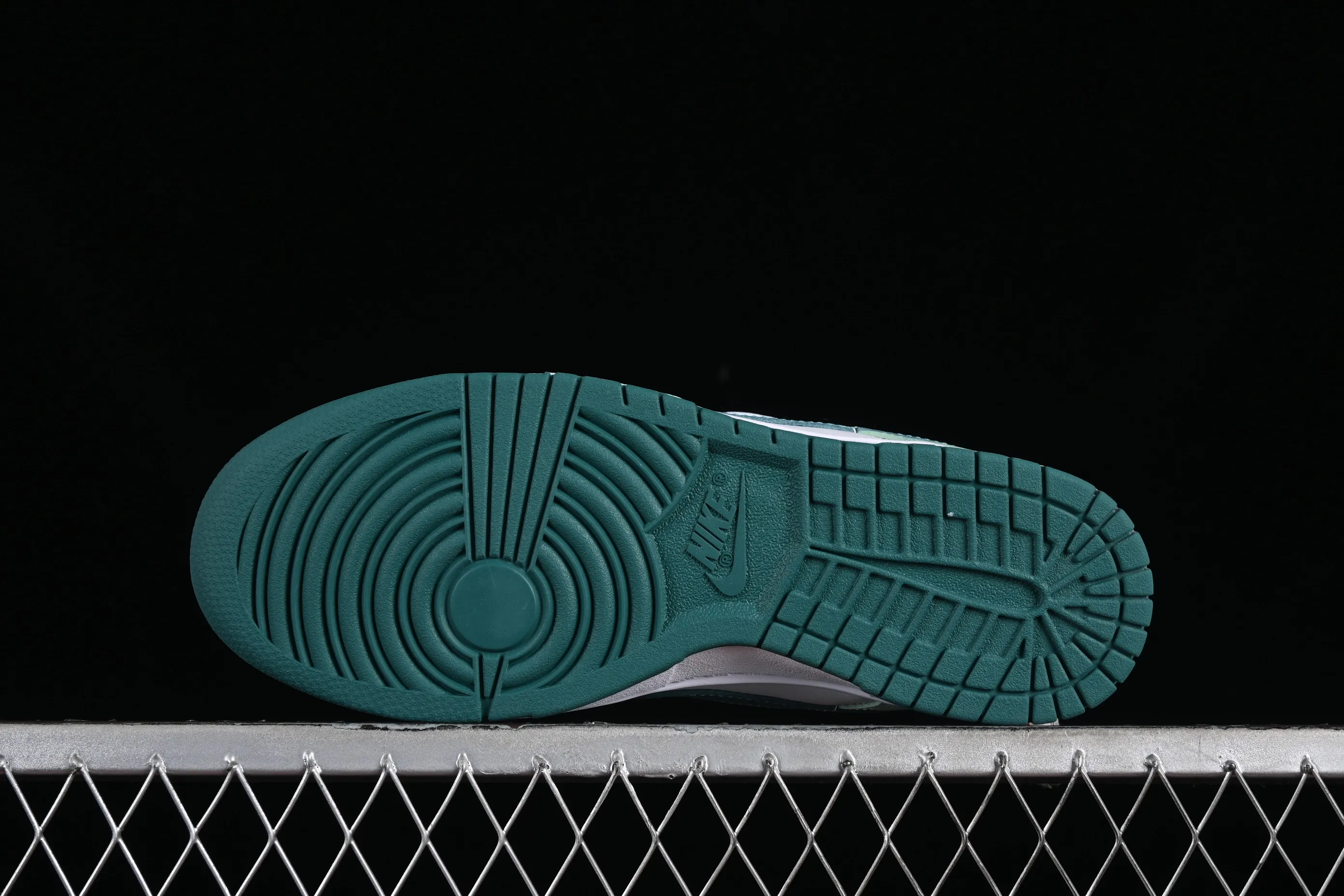 All categories Nk SB Dunk series Nk SB Dunk Low low-top sneakers Z version Nk SB Dunk Low white green SB low-top sports and leisure sneakers FD9911-101